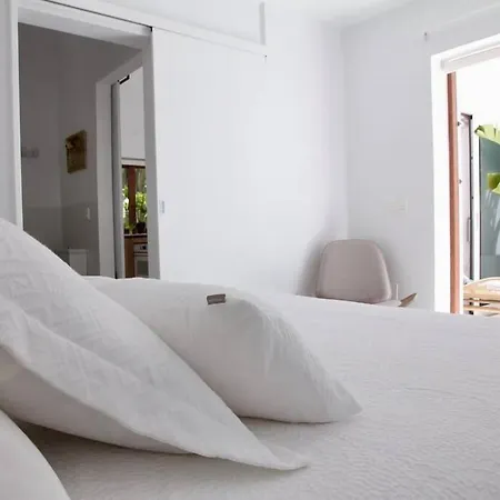 Unique, Stylish & Calm El Estanque By The Sea, Adults Only Feriehus
